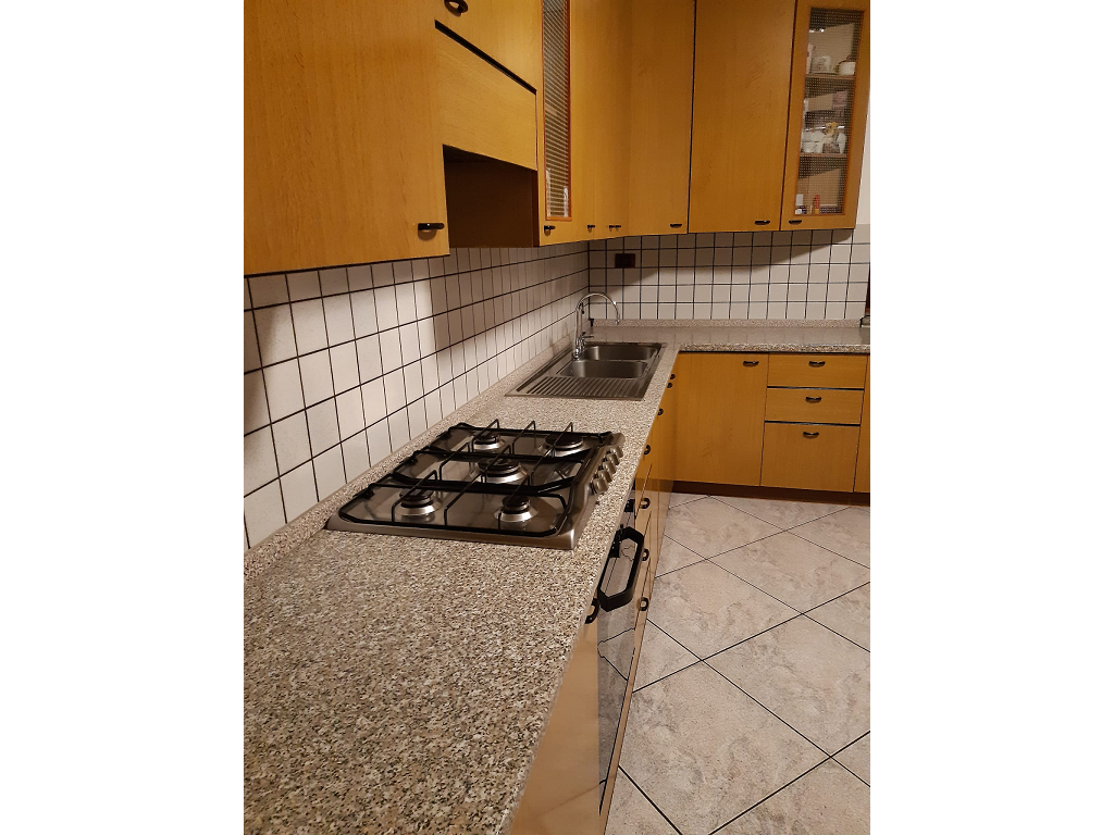 Alzatina per piano cucina 4 metri in alluminio sagomata rivestita con guarnizione varie finiture | Volpato - immagine 21